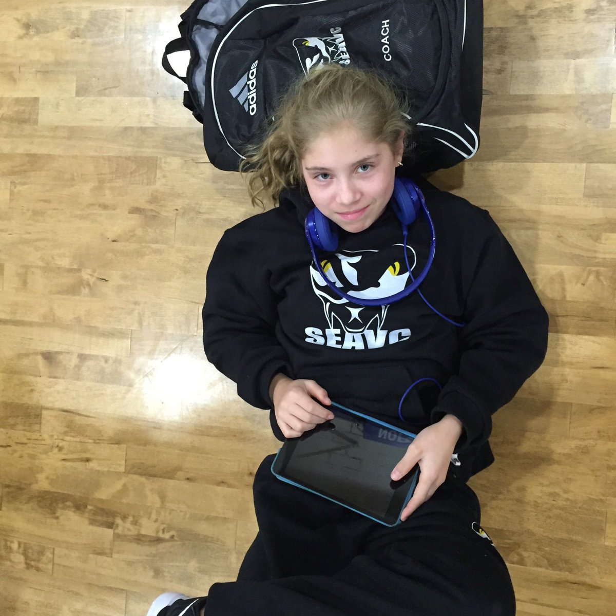 e2jarv's tweet photo. Our official 'Shagger' taking a well deserved break! 🏐🙌 #seavc https://t.co/3N40ip6GJq