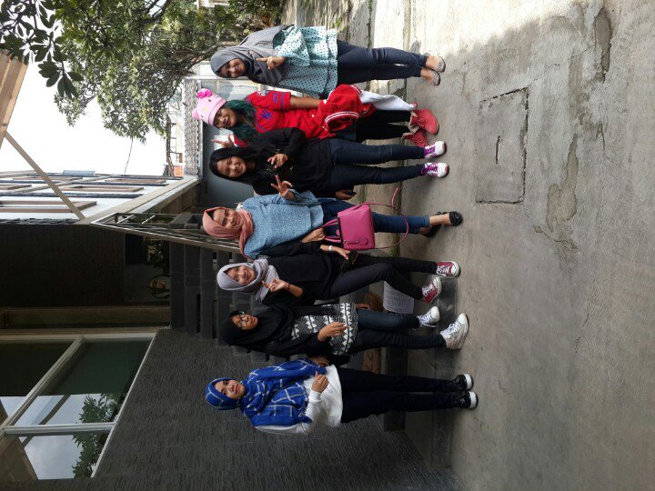 Haiii guys gimana konser exo kmren?? Seru dong!! Ini rombongan kita minus shella yg udah duluan ke venue hihi