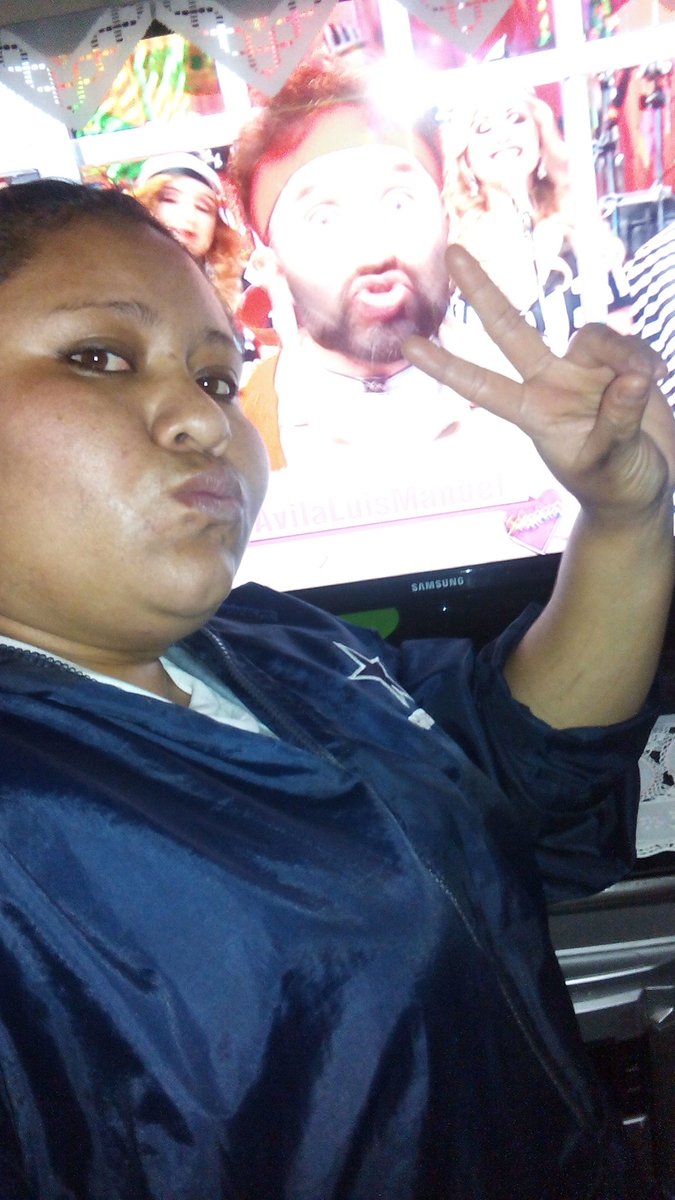 xapyz's tweet photo. Viendo @SabadazoOficial  #HayQueRico @ceci_galliano  @OMARCHAPARRO https://t.co/R2YJc0UANR