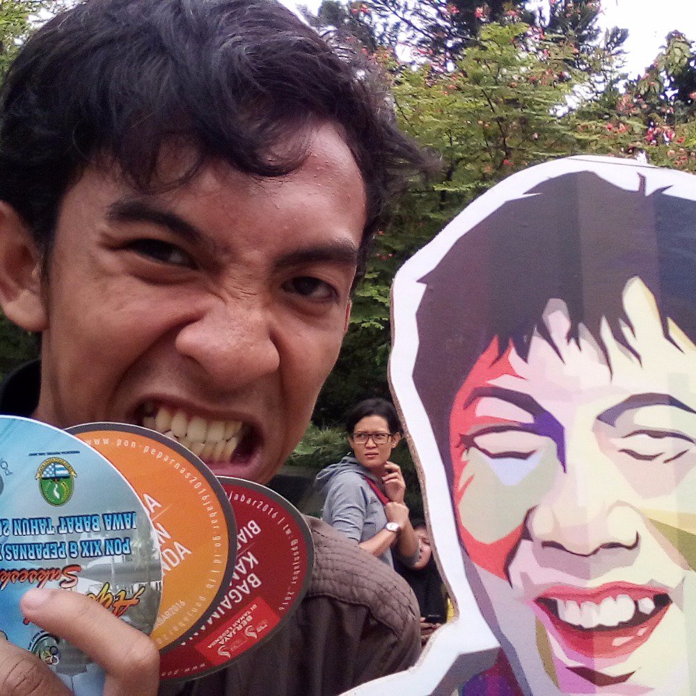 PhilloEngineer's tweet photo. @PonJabar_2016 Kalo bangga sama Bung Robby harus cinta Bandung
#Ponjabar2016
 #Jabar2016
#Bandung https://t.co/AqB4BmeKpk