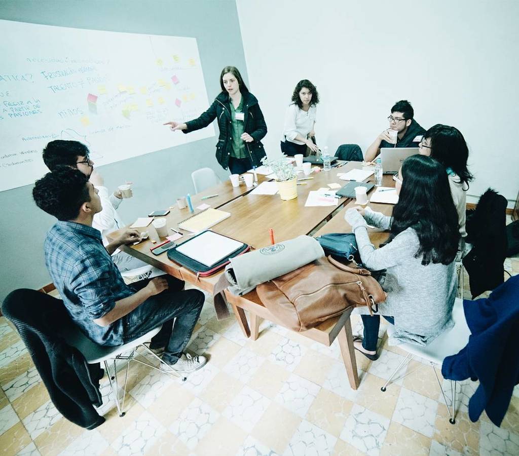 DesignRambles's tweet photo. Jam is on!!!! #gsj2016 #sdjleon #leonjam #servicedesign #designthinking #innovation #prototyping by sdj_leon https://t.co/cAEXLzzEsT