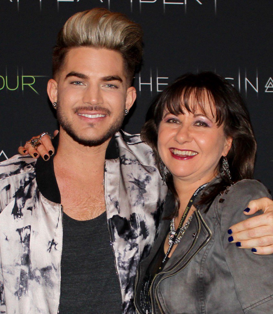 PerkiKat's tweet photo. My M&G with @adamlambert @FoxwoodsCT #TohUSTour #BadassJacket TYSM Adam!! I❤️U! 😘💋❤️🎤🌟✨💖 https://t.co/UpWfmjBxKU