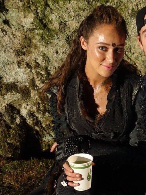 penlopesaltzman's tweet photo. #LetLexaLive we need her on this show https://t.co/Yu8Q0Doufm