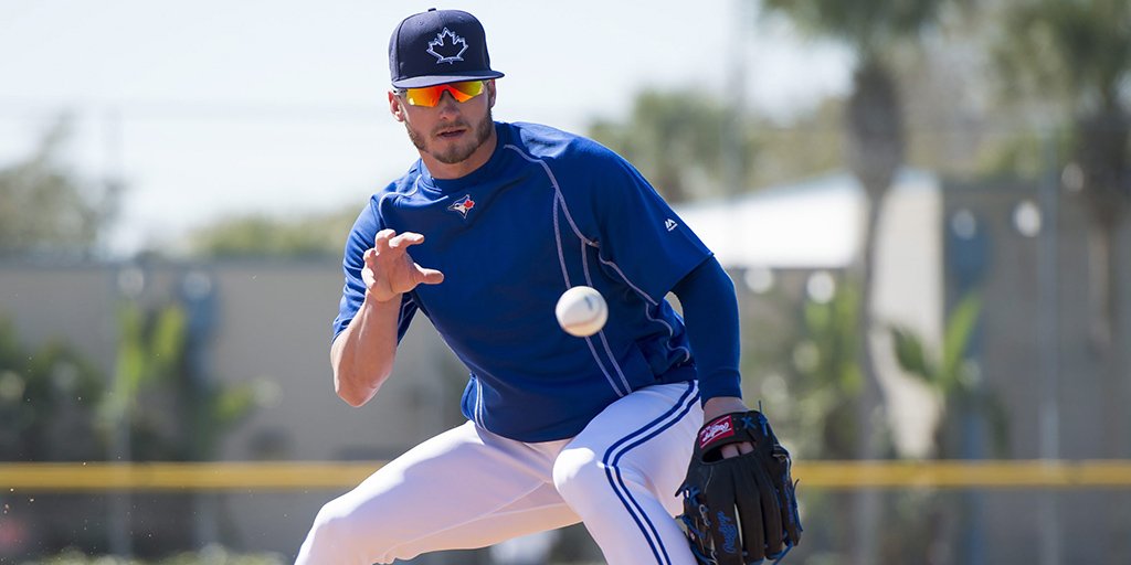 MLB's tweet photo. #MVPs don’t need gloves. #SpringTraining https://t.co/h01xXxqB4T