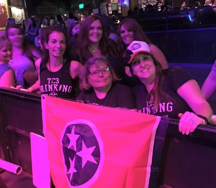 SoCal_ErinEvans's tweet photo. TC3DC is front row and ready for @thecadillac3 to rock out! #BringIt #Buzz #Graffiti #Life #LongestSetEver β‘οΈβ‘οΈβ‘οΈ https://t.co/bXQMM6iQCJ