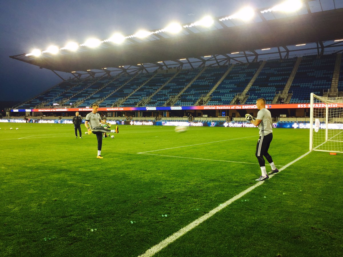 SJEarthquakes's tweet photo. Keepers playing catch. 45 minutes to kickoff! #Quakes74 https://t.co/nCdOk0MEoz