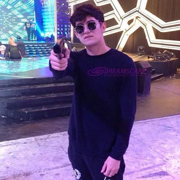 JaDiNEFaNaTiCC's tweet photo. Patay ka sa kanya kapag inagaw mo si nadine sa kanya.....hahahhaha...Char https://t.co/h1hBLWQFt2