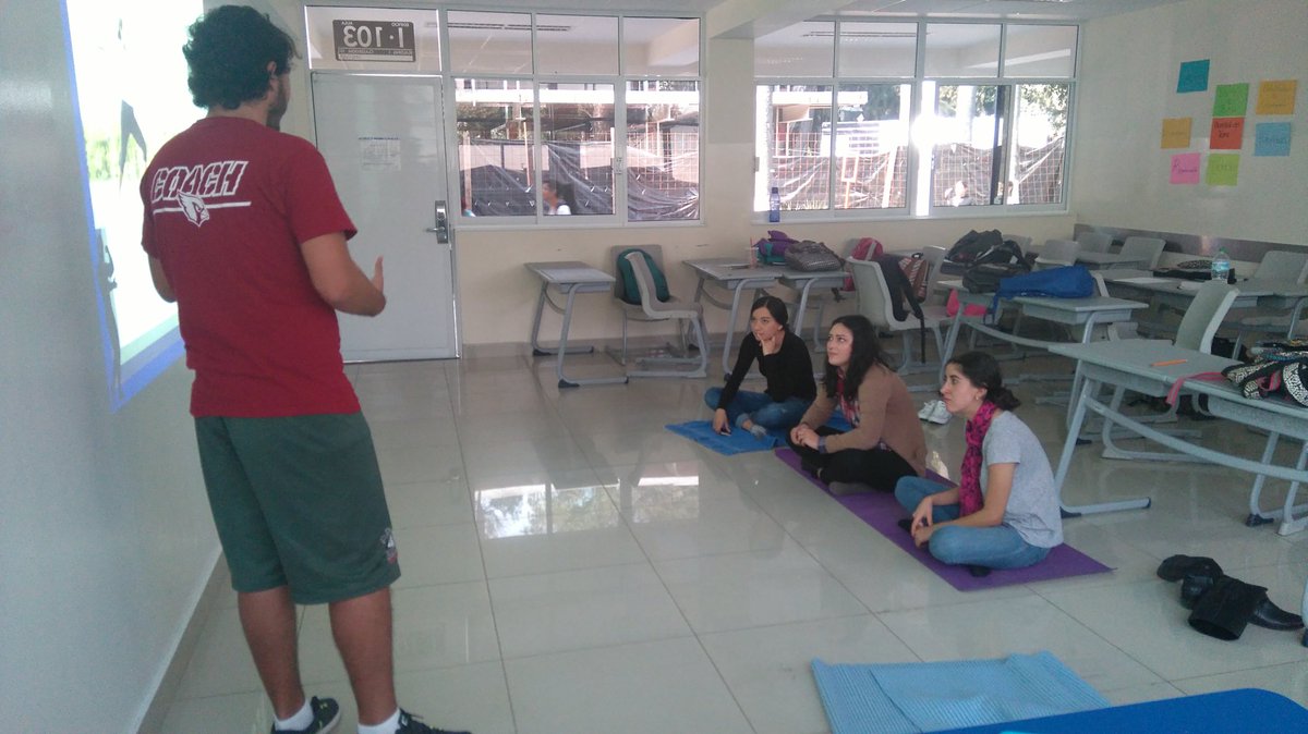 eree_ortiz's tweet photo. #Educativaudg_R15 #Tallerdeyoga 😊💕 https://t.co/0MOR7tG4z7