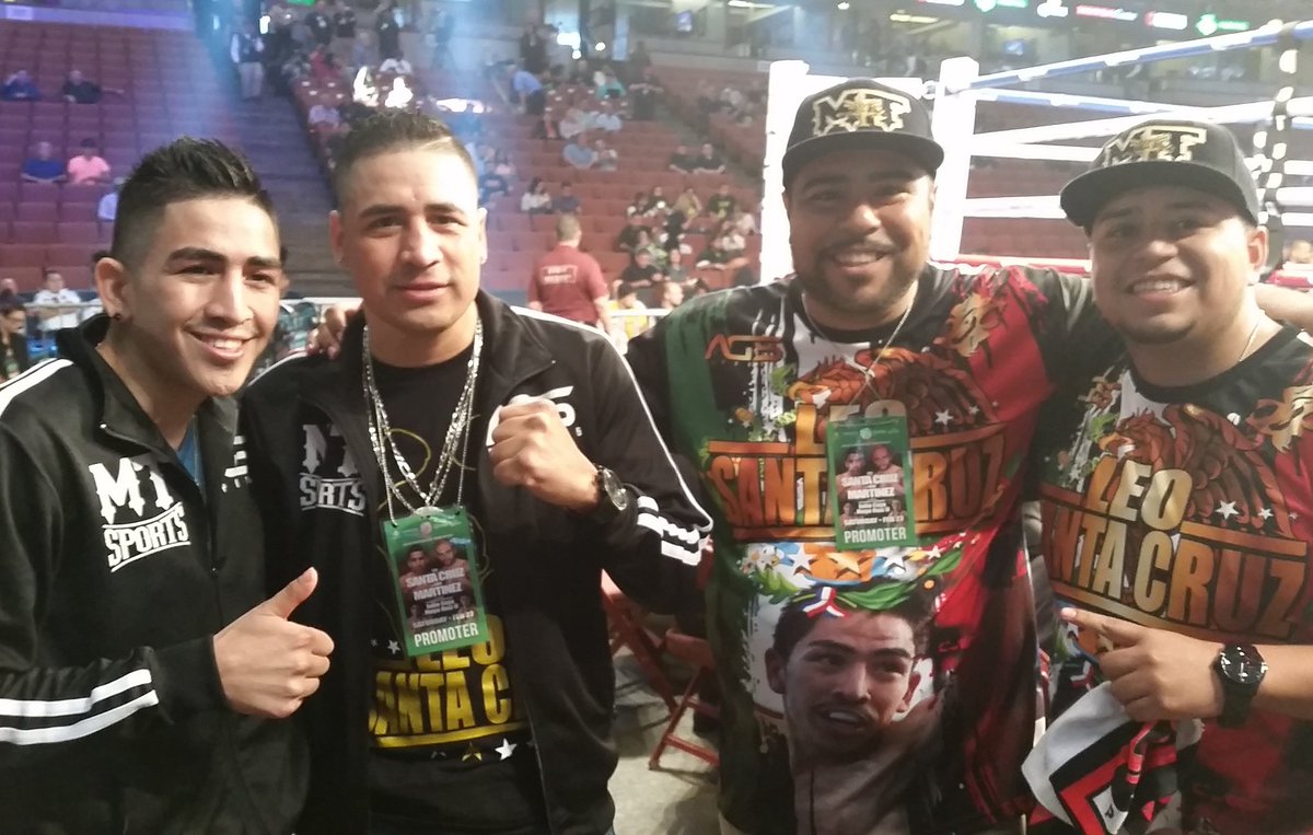 StacksRingside's tweet photo. #TeamSantaCruz relaxed #SantaCruzMartinez #HondaCenter #MTSports #MTBoxing #ElFamosoTerremoto #ShowtimeBoxing https://t.co/ZRW8z1Qy5d