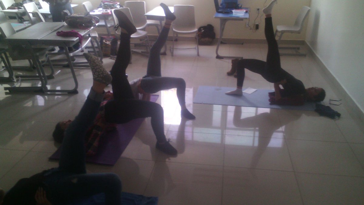 eree_ortiz's tweet photo. #Educativaudg_R15 #Tallerdeyoga 😊💕 https://t.co/0MOR7tG4z7