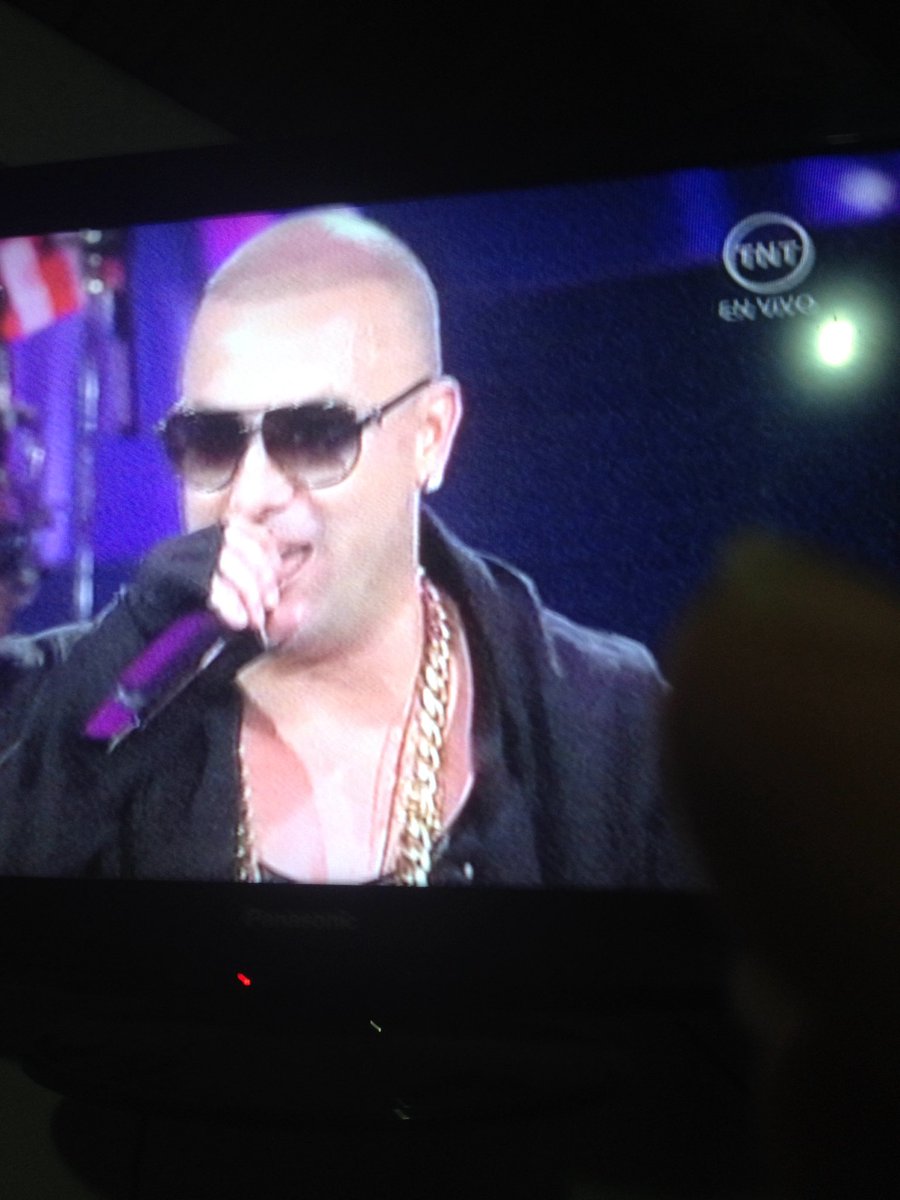 karincepeda76's tweet photo. #VinadelMar gracias wisin Perú presente https://t.co/MBOLxPfdNo