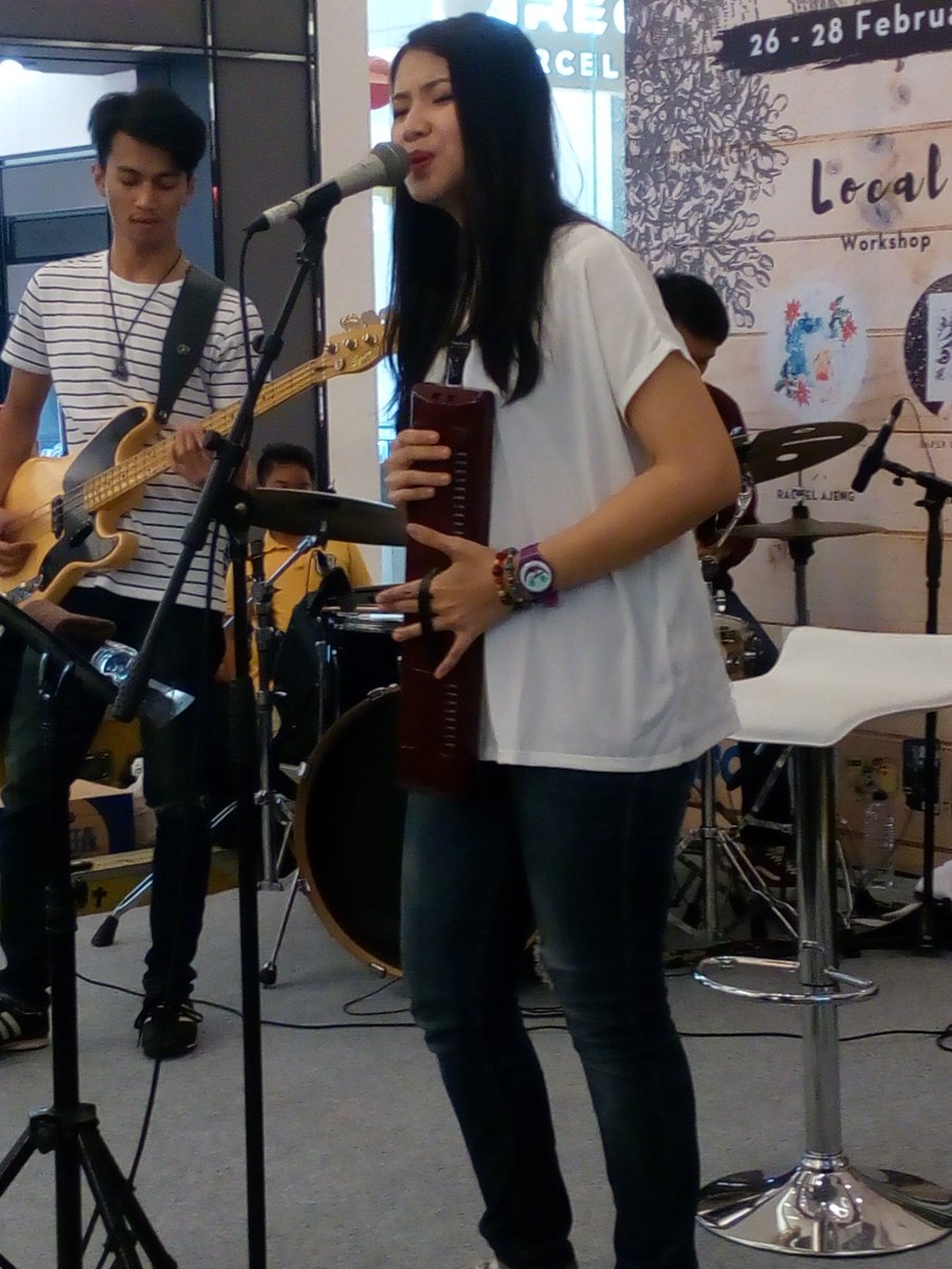 gbastian8's tweet photo. Penampilan @danillajpr di @LippoMallKemang dalam acara #PopUpNation semalam. #penelisik https://t.co/u7Beq0awG4
