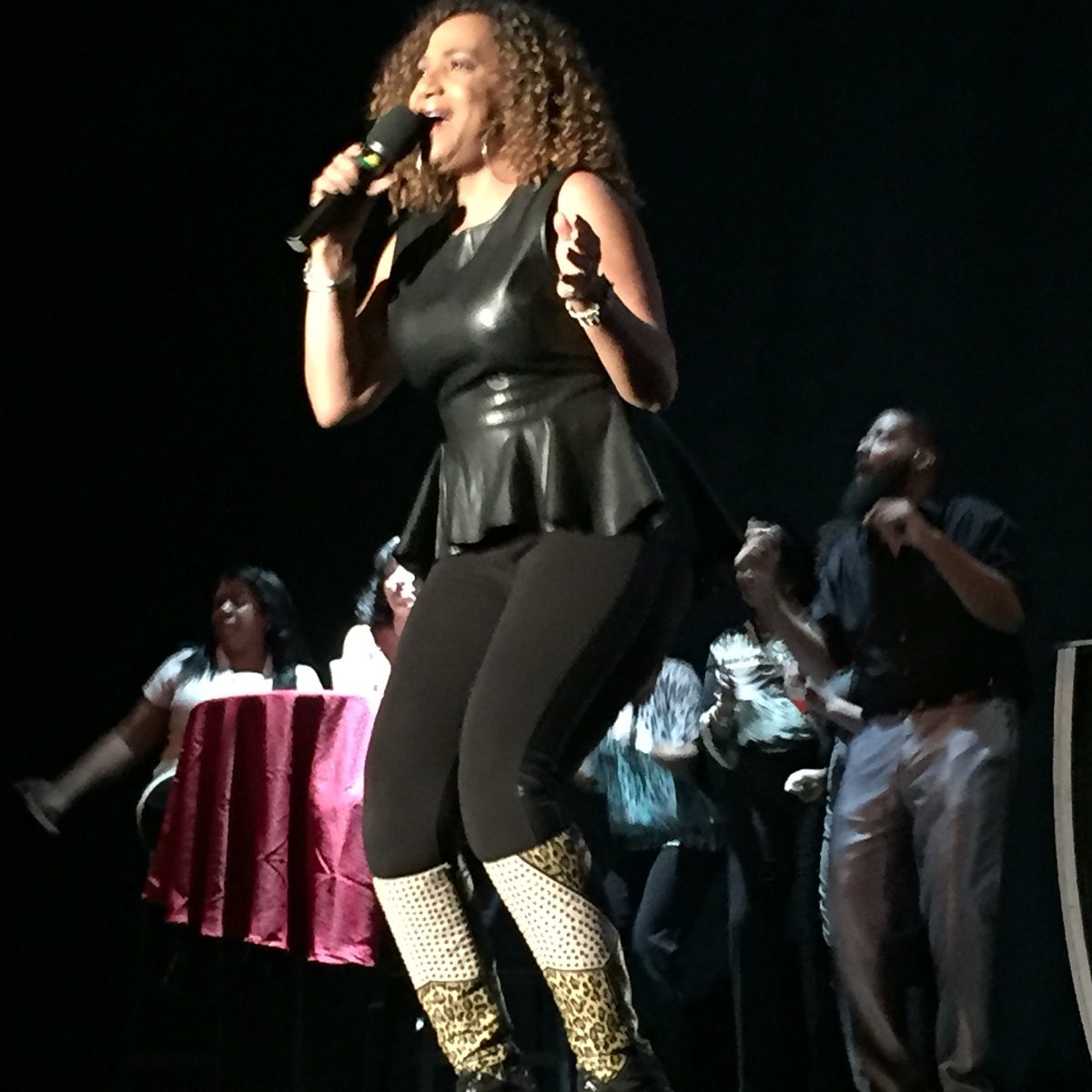 VIBE105TO tweet media