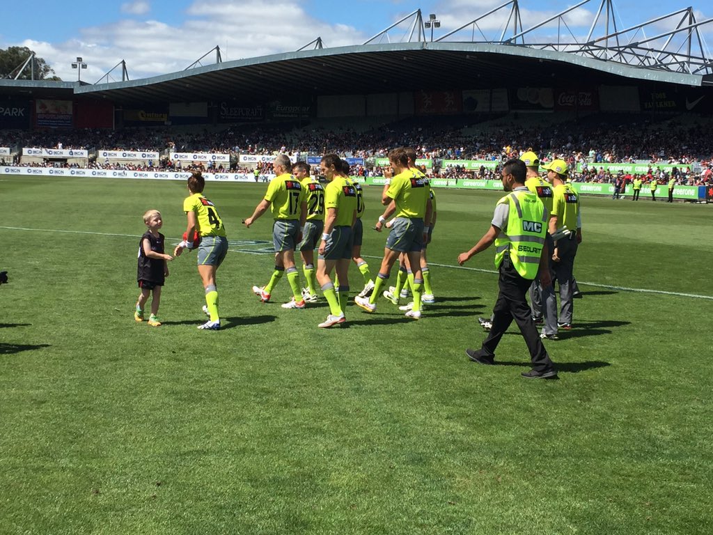 History being made. Eleni Glouftsis becomes the the first <a href="/AFL/">AFL</a> female field umpire. #NABChallenge