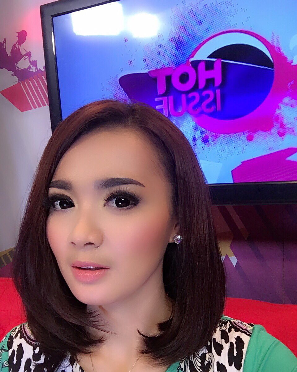 candrapermanash's tweet photo. Now !!! Hot Issue Pagi pkl 10:00wib hanya di @IndosiarID @RedaksiHotIssue 😘😘 https://t.co/JQ6HAYKqzx