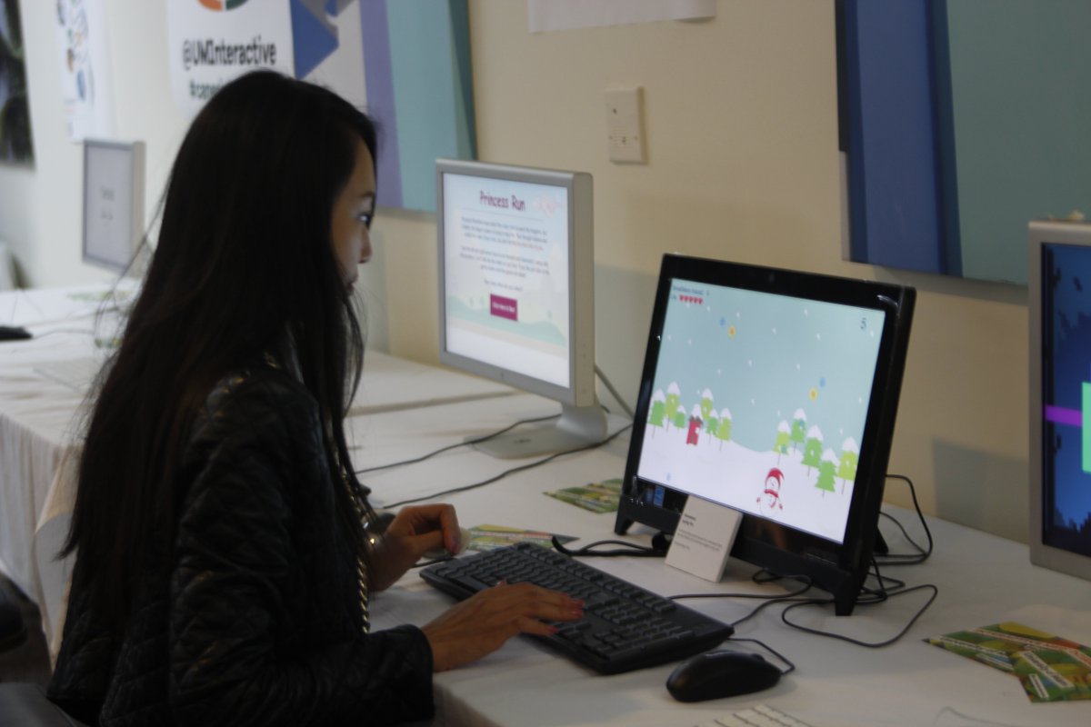 UMInteractive's tweet photo. Come to @FilmgateMiami #canesinteractive, catch snowflakes, & keep your #snowman alive in @luluchasedream #p5js game https://t.co/QEHckxZlLr