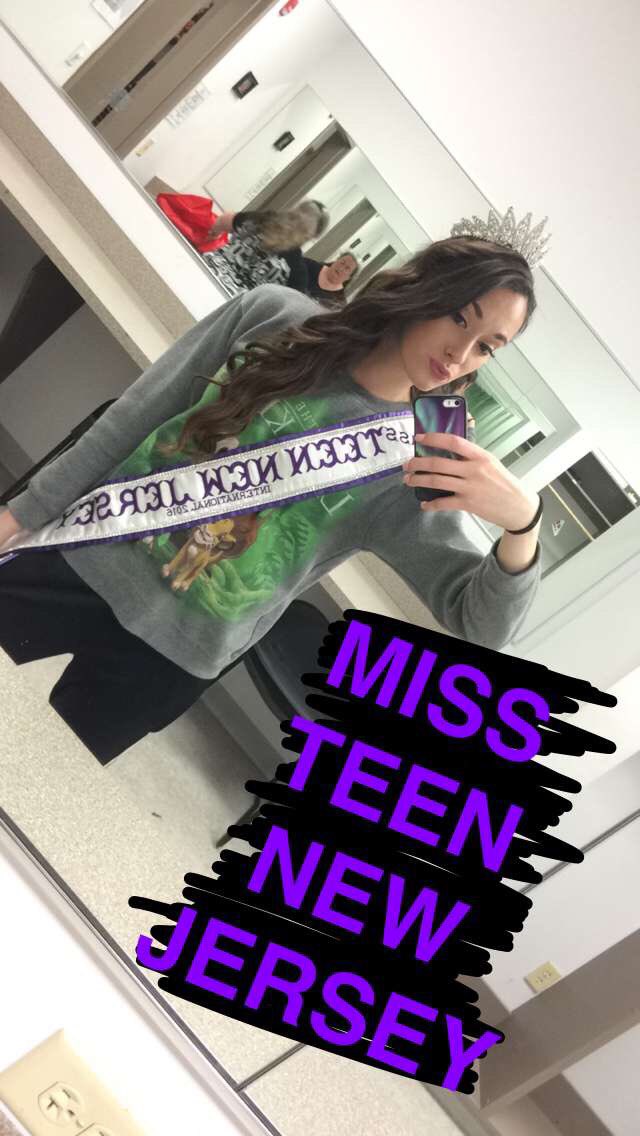 CourtneyRone's tweet photo. AM I ACTUALLY MISS TEEN NEW JERSEY INTERNATIONAL 😱💙🎉🌹 https://t.co/dKihVjD7Qc