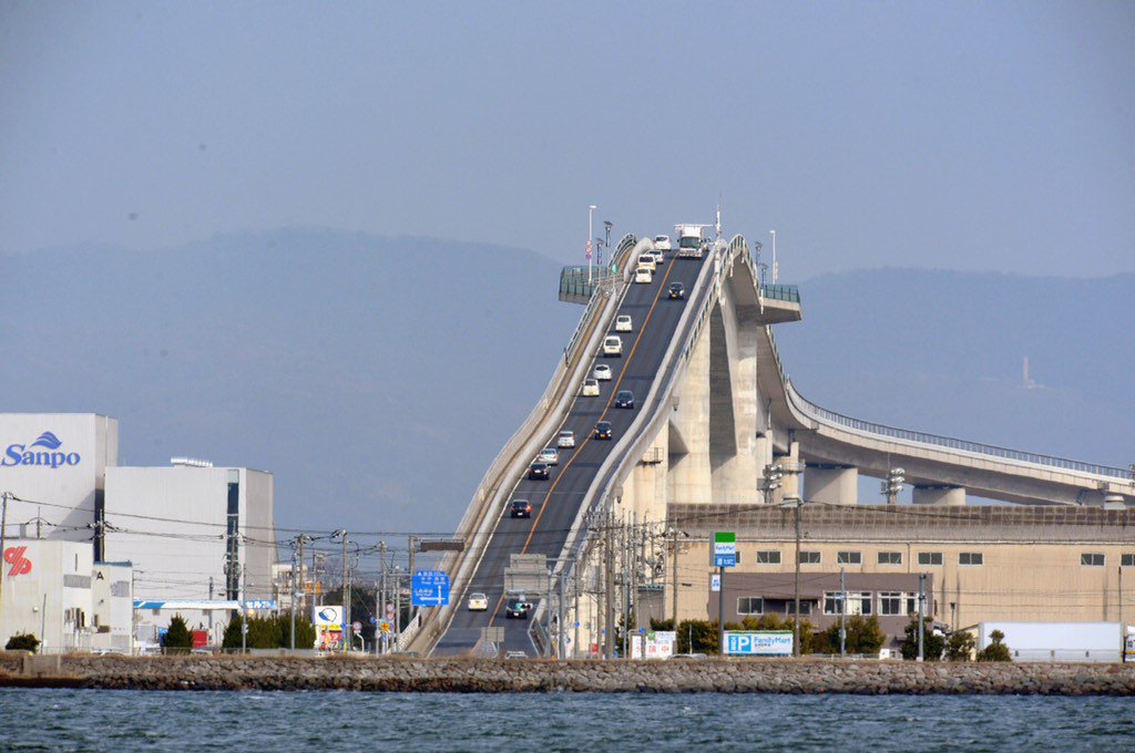 Vikezmedia's tweet photo. Japan's Most Terrifying Bridge: #Eshima Ohashi 最恐 #江島大橋
https://t.co/CBkW6ZobLe eshima #japan #bridge #engineering https://t.co/LJA3vaP4qo