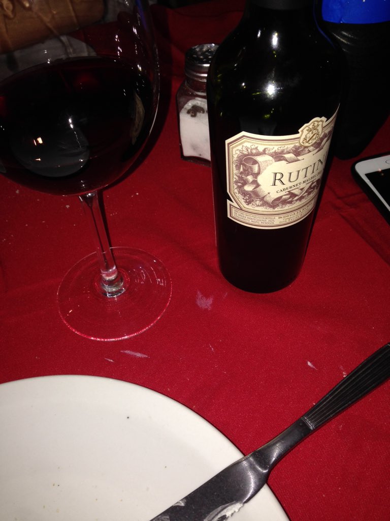 martin84lopez's tweet photo. @victomendez alcohólica https://t.co/YvKn0BoyDH
