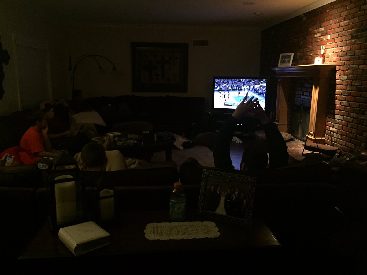 justin_smart's tweet photo. #FBESH5 supporting the thunder! https://t.co/fIWS1i1d2I