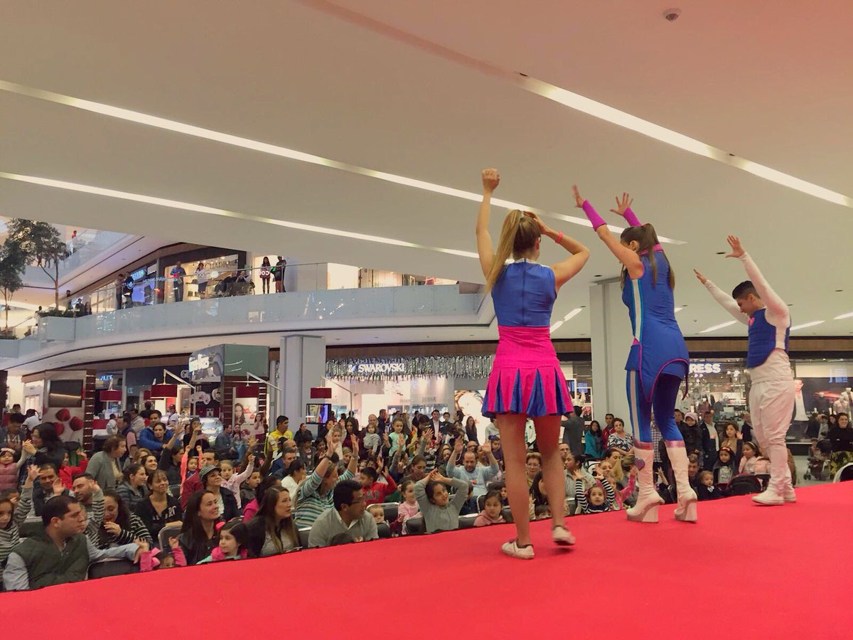PatyluOficial's tweet photo. Mil gracias a todos en #Liverpool Interlomas!!! @MustelaMexico 💗💗💗💗💗💗💗💗💗💗💗💗💗💗 #ElShowDePatylu #Mustela https://t.co/CGq9Ga3jpr