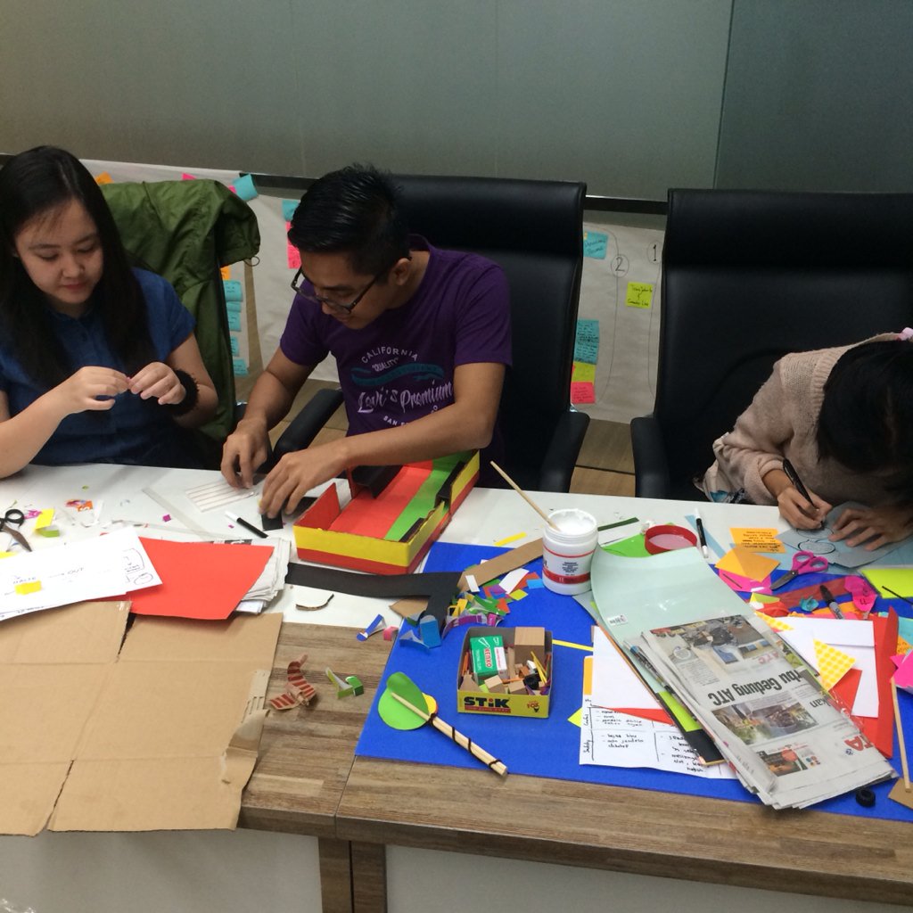 eleklem's tweet photo. Prototyping public transport solutions in Jakarta!  Inspiring ideas @ #GSJam #GSJ2016 #jktservicejam https://t.co/EwaJ0pYchS
