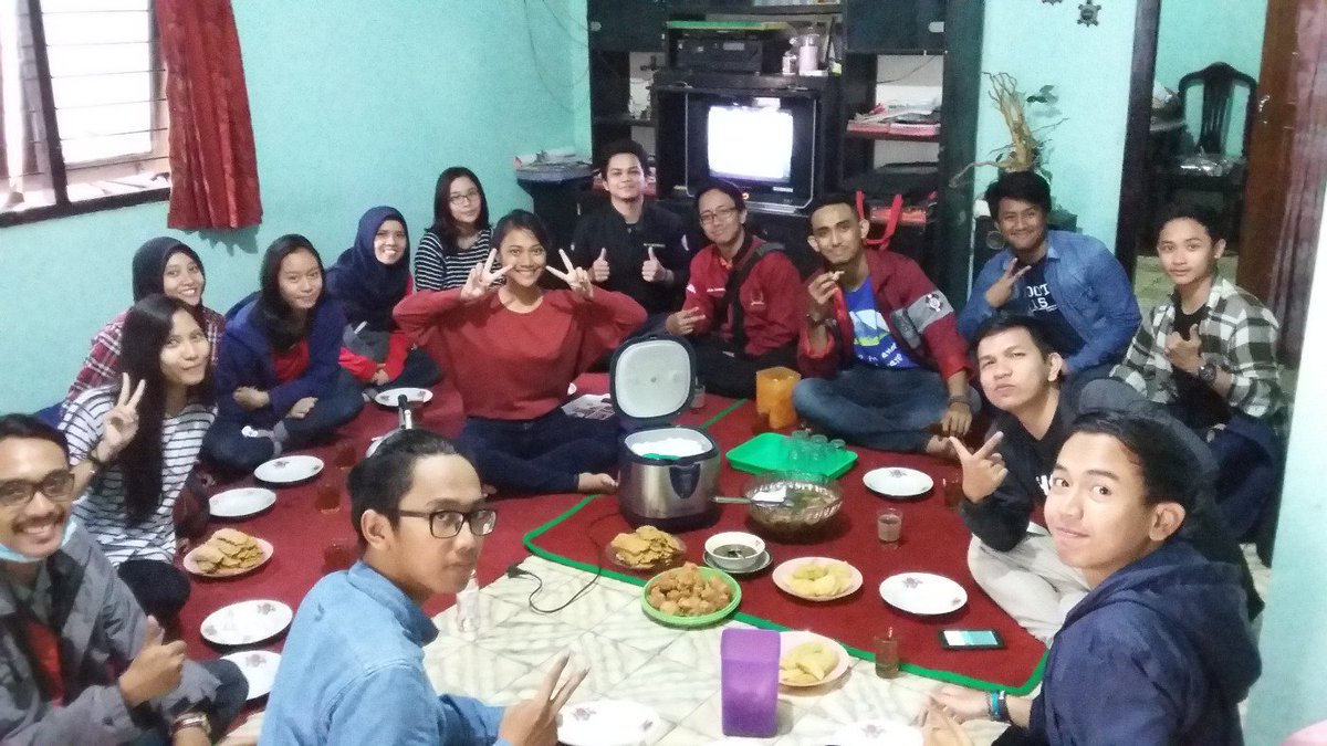 Istirahat hbs bocor ban
-bang barond
DIMAS BEM FH UNDIP 2016 cari desa binaan
#caridesabinaan
#selalumengabdi