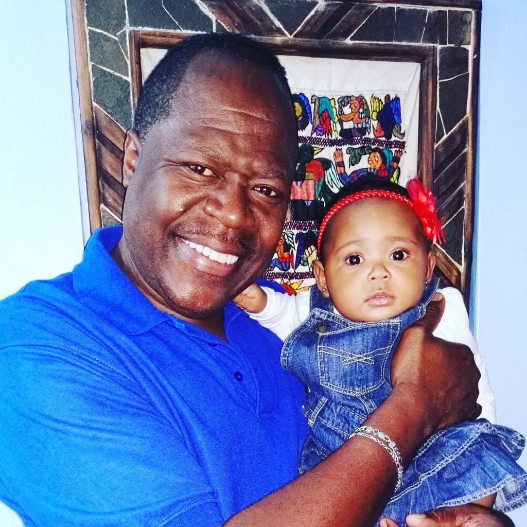 BlakeMario's tweet photo. Feliz con mi bella hija Alaïa https://t.co/MyFKlhXePJ