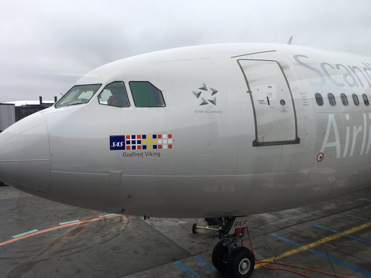 desh___'s tweet photo. Yey, our SFO flight is with Godfred = #sasnewcabin https://t.co/op4iDRrP6n