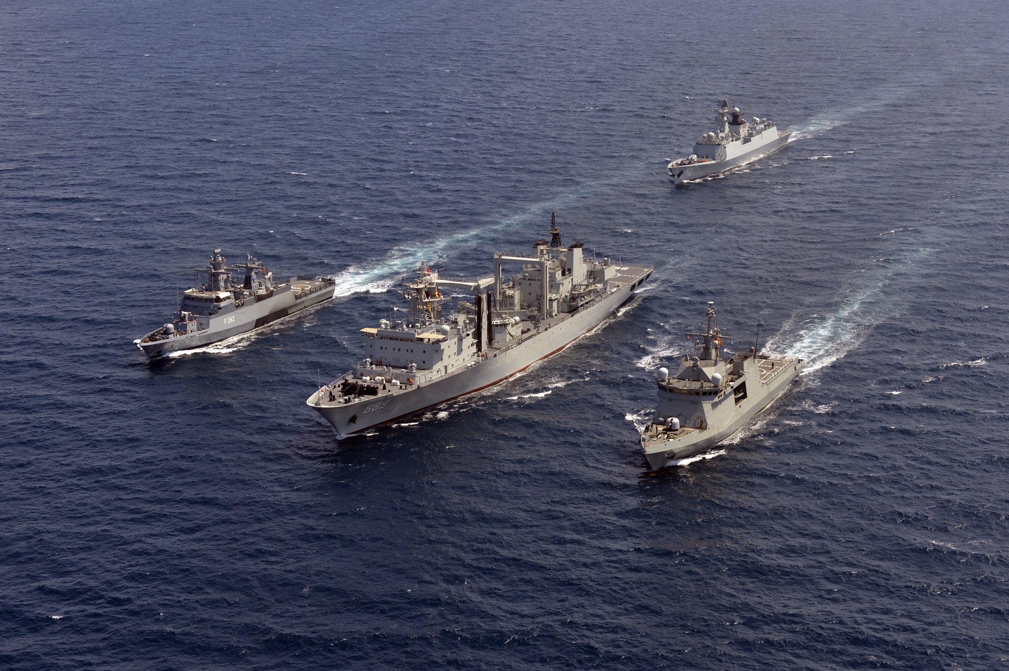 CcS0KA0XIAEjEiR.jpg:large