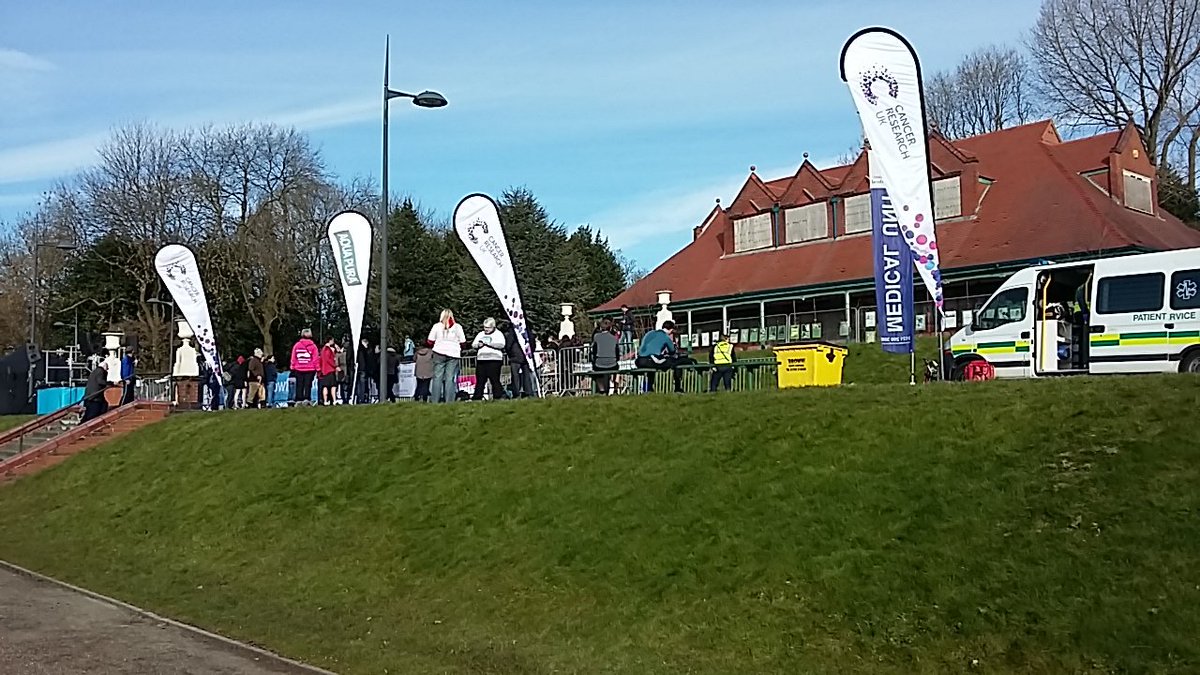 HanleyPark's tweet photo. And the front runners are coming home at @CRUKEventsMids #SnowflakeRun ! https://t.co/RWsM3uYkcZ