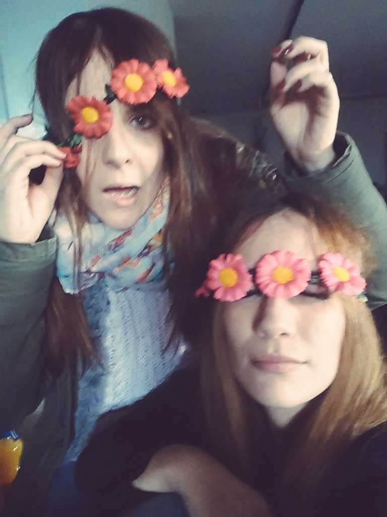 beatrizarroyoS's tweet photo. Me encanta el postureo que tienen esta chavalada, venga morris, soy súper guay holiiiiiii holiiiiii !!!!!!!!!!!!jaja https://t.co/yqZb0P7whs