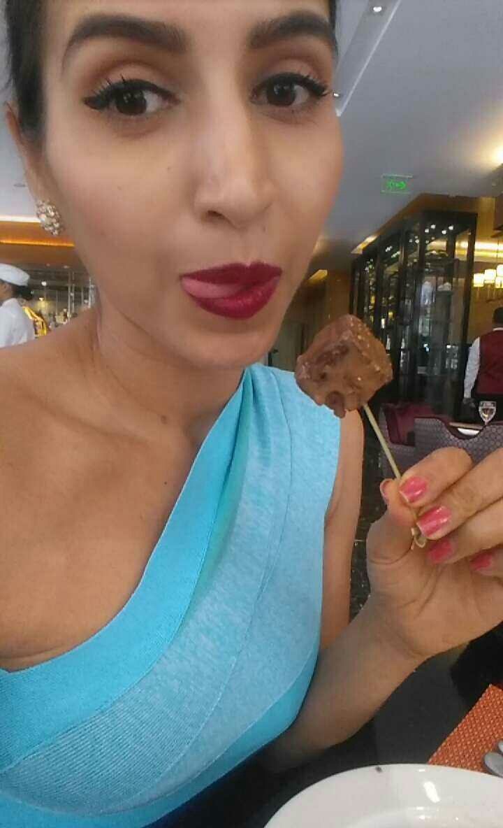 StylishByNature's tweet photo. Can't stop myself.. Dessert Heaven #MightyLunch #BCAFEBLR @ShangriLaBLR #Bangalore #shangrilaexperience #shangrila https://t.co/IiyeKMVDlY
