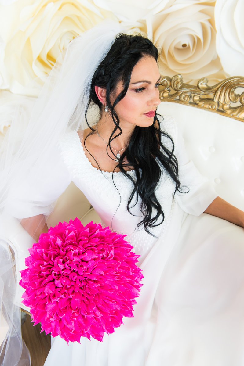 MaretsDesigns's tweet photo. Paper flowers for wedding backdrop and paper flower bridal bouquets. Any color you wish! https://t.co/AqppJ9krHh