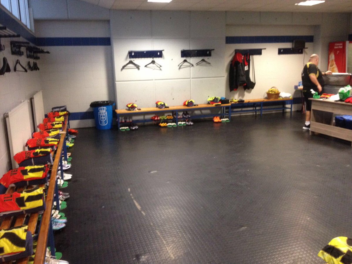 elchecf's tweet photo. FOTO | Todo preparado en el vestuario del Carlos Tartiere. Huele a partidazo. ¡Vamos Elche! #ROVvECF #SiempreContigo https://t.co/tRCMJDUsqy
