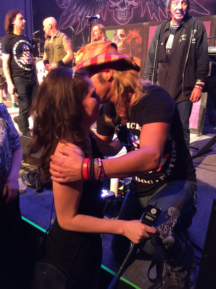 AnnaDiRuocco's tweet photo. @OPDOfcShade, @TeamLeoDAD did it! We met him!! https://t.co/WqScDLoMHV