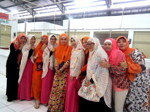 tini_rusjdi's tweet photo. #AlHikmah #Ekspo #GoThree #orange #dresscode #happy #beautifulMoms #SelaluKompak #indahnyaKebersamaan https://t.co/TvNcTdauD1