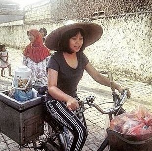 Kalau yg jualan begini pasti laris banget de #LestiShowInPalu