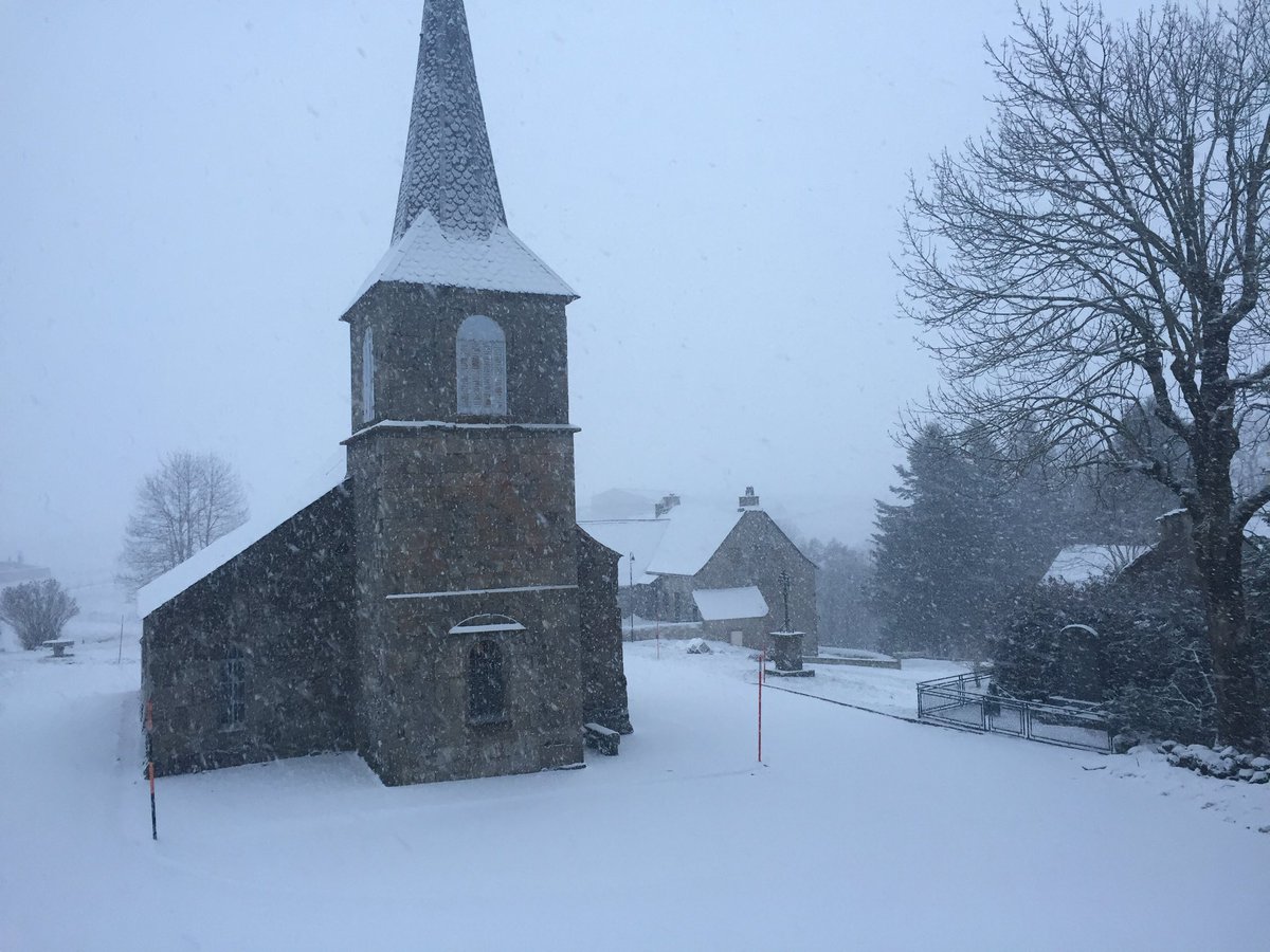 LaGodivelle's tweet photo. Il neige ! https://t.co/a3zhLc60wX