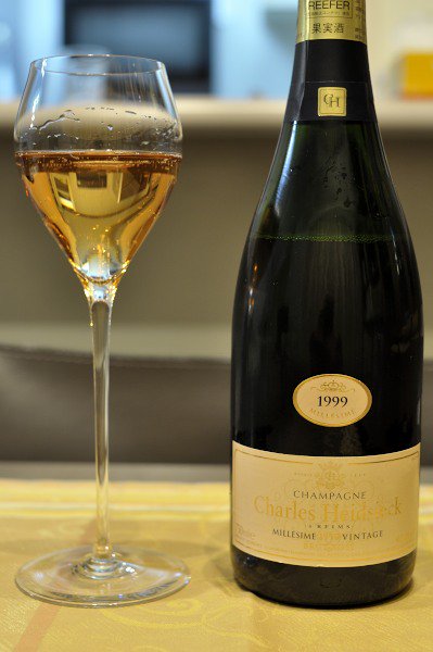 Puligny_m's tweet photo. Brut Rosé Millésimé 1999 Charles Heidsieck
https://t.co/h5kcUwJrB4
Convenient Champagne especially for food matching https://t.co/N7PIo1YZrx