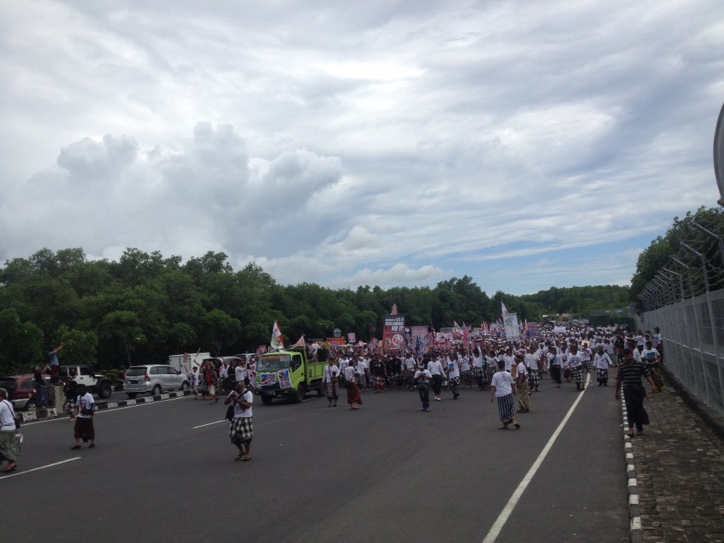 #desaAdatBergerak Kelan menuju tol di atas laut <a href="/CNNIndonesia/">CNN Indonesia</a> <a href="/BaleBengong/">BaleBengong</a>