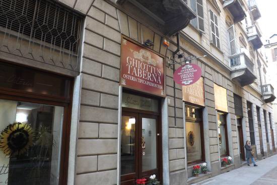 stefanianeirots's tweet photo. Ghiottus Taberna via Rattazzi 2 #torino: pizza e cucina piemontese. Ideale per un pranzo in centro! #food #prezzook https://t.co/XMrlbrowNI