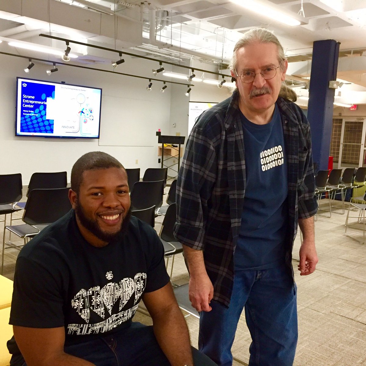 MonarchsHack's tweet photo. 01010100 01110101 01110010 01101110 00100000 01110101 01110000 https://t.co/0uKFN2TsOm