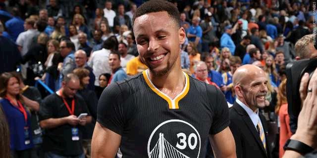 NBAcom's tweet photo. Did we mention Steph Curry also tied an NBA record with 12 3-pointers in a game? WATCH: https://t.co/zCg1s4wkIz https://t.co/ZwvJWbwNsR