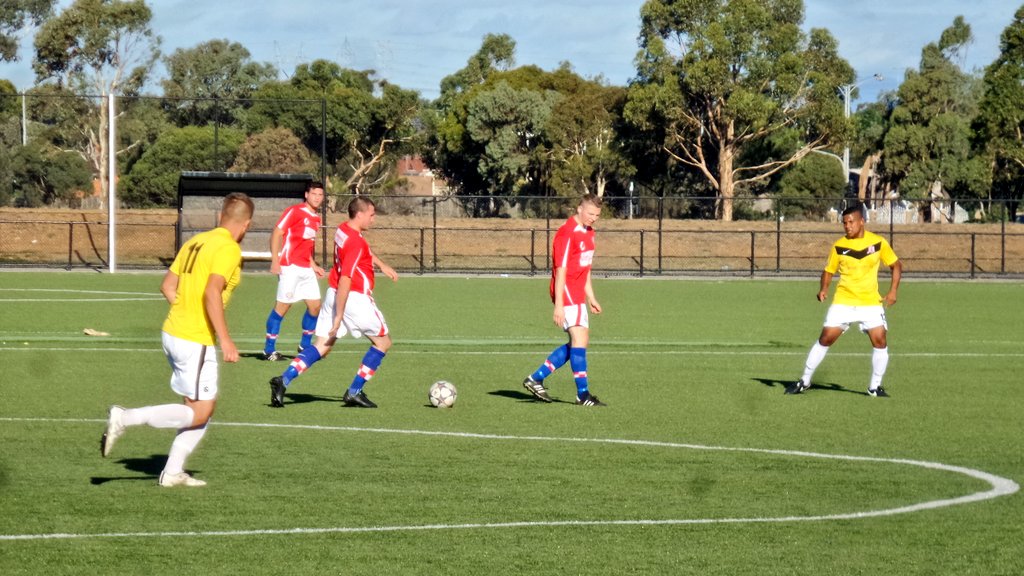 official_lesdog's tweet image. 1st half action at Keilor Park synthetic. @HNKSplit lead Springvale City 2-0 #FFACup #MagicOfTheCup @FFACup @FFV365