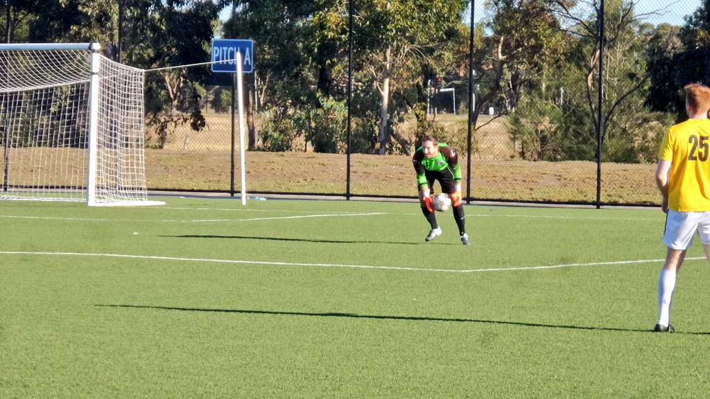 official_lesdog's tweet image. 1st half action at Keilor Park synthetic. @HNKSplit lead Springvale City 2-0 #FFACup #MagicOfTheCup @FFACup @FFV365