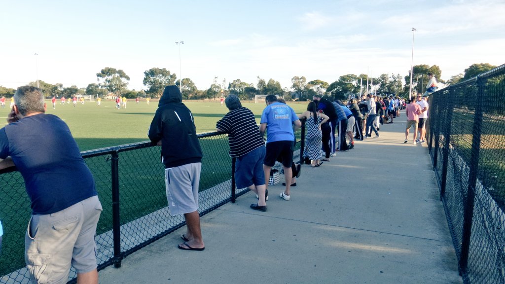 official_lesdog's tweet image. Healthy crowd supporting @HNKSplit against Springvale City. #FFACup #MagicOfTheCup