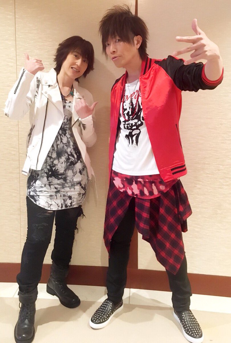 賢プロダクション 在 Twitter 上 幕末rock 超超絶頂 雷舞 一部 終了しました チーム賢プロ 龍馬役 谷山紀章 慶喜役 斎賀みつき です 二部も盛り上がっていきましょ ライブビューイング組の皆様もよろしくお願いします ミル 幕末rock 雷舞2