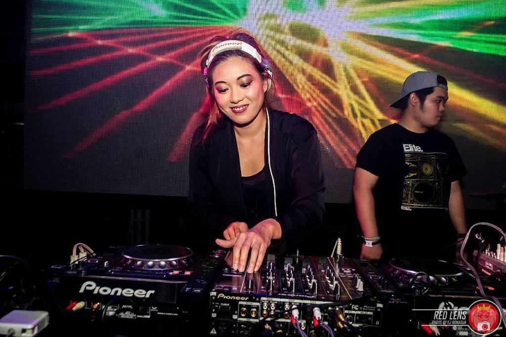 ejbonagua's tweet photo. DJ @katsilly last night at #HyperDrive2016 ๐๐ฅ
#katsylee #pioneerdj #pioneerph #glevents
๐ท โฆ https://t.co/KtmTWcSgSf https://t.co/G0fCl9ynL2