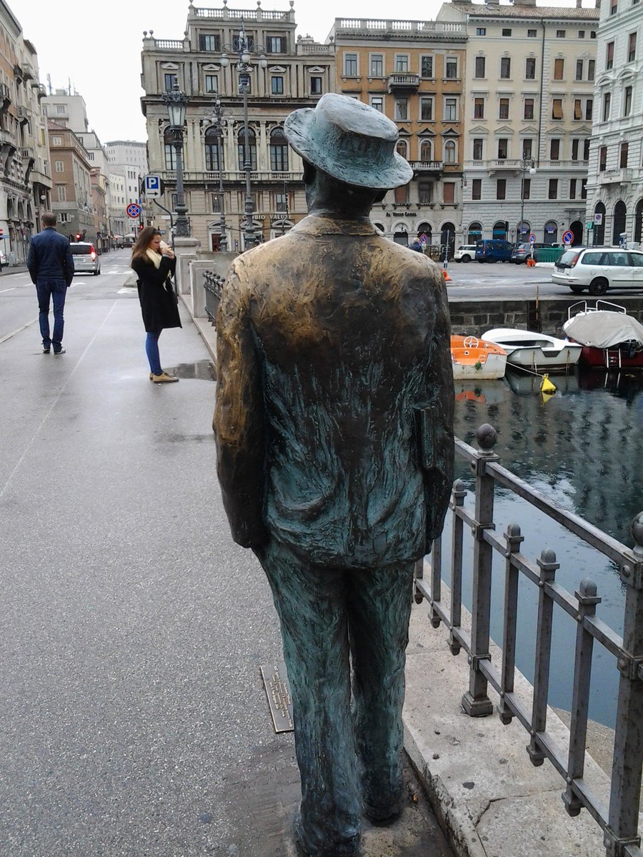 kornfeind's tweet photo. Walking in #Trieste @ComunediTrieste @DiscoverTrieste #wintertime @federalberghi @FVGlive (ph kornfeind) https://t.co/Mou2yloQre